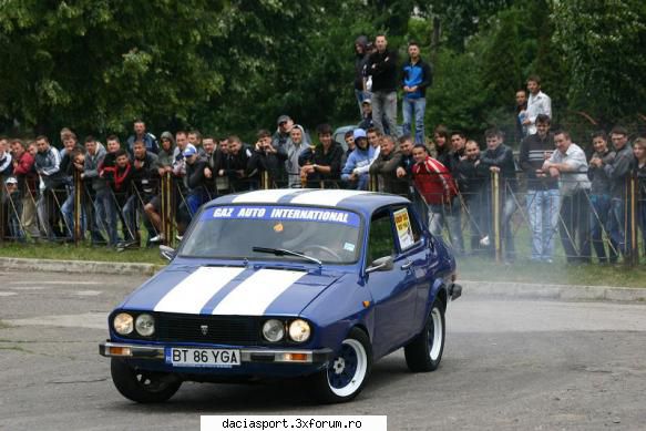 Blue Sport - nu gasesc poza care au facut-o niste tipi cand - Dacia Sport clasica