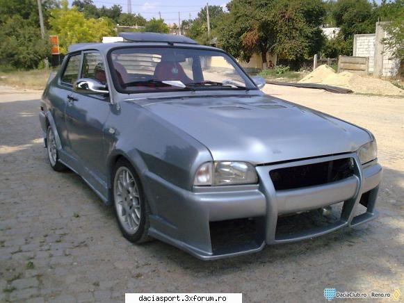 Club Dacia Sport? - uite una cu priza pe capota . Si arata fantastic - Cafenea