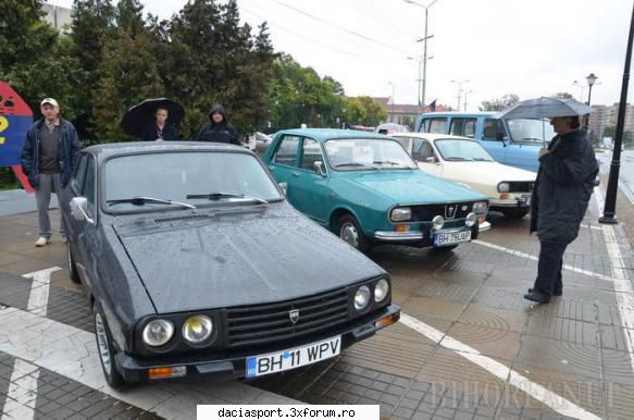 Dacia Sport - O poza cu sportul de la parada toamnei alaturi de - Dacia Sport clasica