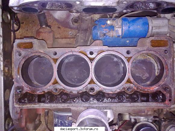 Dacia Sport BR 10 TCM - cum se observa la pistonul nr 1 cum a patruns - Dacia Sport tuning