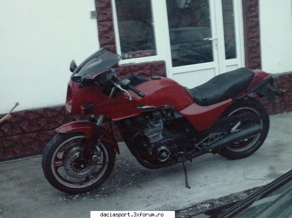 anul trecut mi-am luat si un motor . clasic . touring . motor in 4 cilindrii pe injectie . motorul