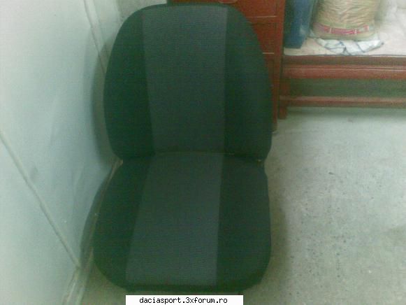Sportiva mea - scaunul pe mijloc este negru cu bulinute albe nu - Dacia Sport tuning
