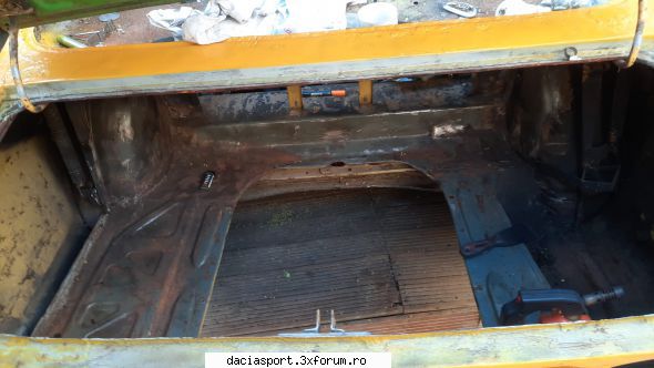 Taxi coupe - Nici �n portbagaj nu stam rau, 2 petice - Dacia Sport clasica