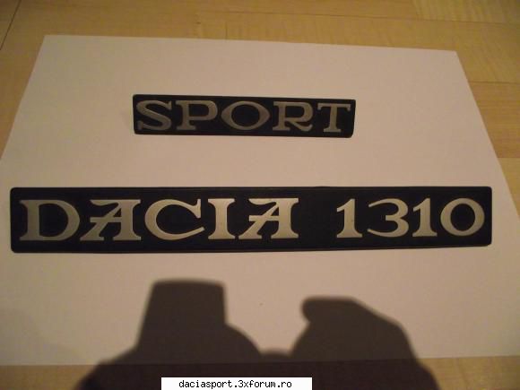 VAND embleme dacia sport - Vand emblema dacia sport 20 lei buc. stoc 2 buc - Piese si accesorii