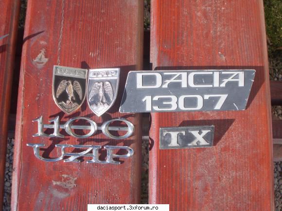 Vand embleme - La vanzare : 2 steme UAP - 20 lei/buc Dacia lei - Piese si accesorii