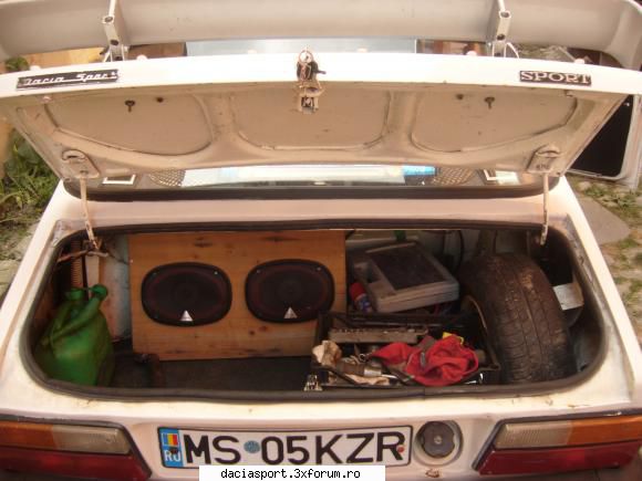 dacia sport MS-05-KZR - portbagajul cu scule si boxita facuta de mine - Dacia Sport tuning