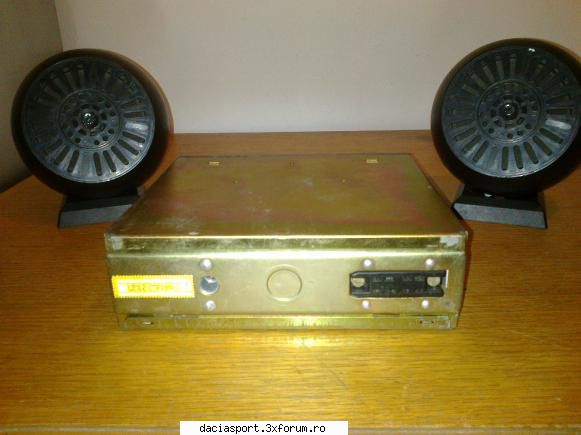 radio rally cu boxe - aparatul cat si boxele sunt in stare buna 100 lei - Piese si accesorii