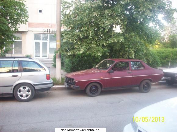 sport din '91 - Asteapta in fata blocului plecarea - Dacia Sport clasica