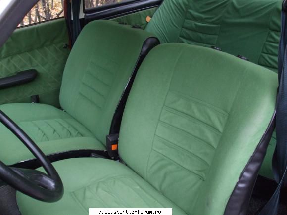 sportiva nr.1299 - cine ma ajuta cu 2 tetiere din acelasi material - Dacia Sport clasica